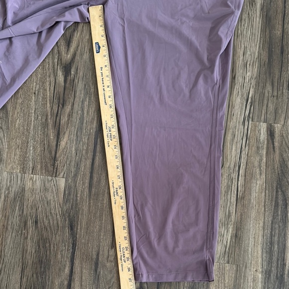 NWT Eddie Bauer Women's cropped Pants in Lavender. These are new, so comfortable - Picture 5 of 6